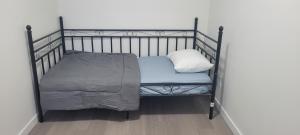 Postel nebo postele na pokoji v ubytování Farhad's B&B