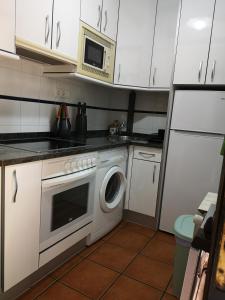 A kitchen or kitchenette at Mayorazgo De Altamira Mila