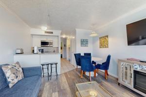 Η κουζίνα ή μικρή κουζίνα στο Victorian Condo Relax Refresh and Renew