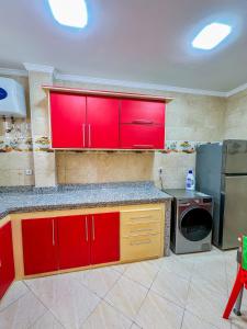 Η κουζίνα ή μικρή κουζίνα στο Modern Cozy Apartment With Free Parking
