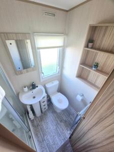 an overhead view of a bathroom with a toilet and sink at Whitstable Trieste - 3 Bedroom, sleeps 8 Pet friendly, family friendly in Seasalter