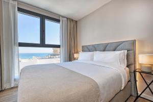 Postel nebo postele na pokoji v ubytování Palm Suites