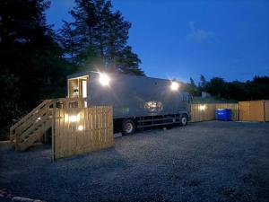 Фотография из галереи The Truck With Private Hot Tub - Forest View в городе Ballynameen +20 фотографий