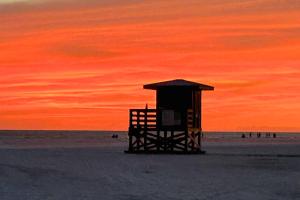 Η ανατολή ή δύση του ηλίου όπως φαίνεται από αυτό το διαμέρισμα ή από εκεί κοντά