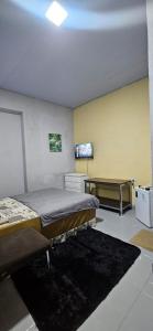 TV a/nebo společenská místnost v ubytování Quarto com otima localização