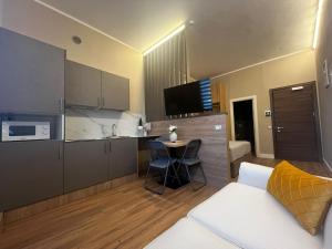a kitchen with a small table in a room at Tris Appartements in Poggibonsi