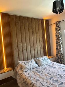a bedroom with a bed with two pillows on it at Appartement Bella Vesta JUSQU A 6 PERSONNES in Cabo Negro