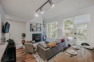 Μια τηλεόραση ή/και κέντρο ψυχαγωγίας στο Snowater Condo 42 - WIFI - Pets Ok