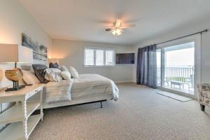 a bedroom with a bed and a desk and a window at Bayard avenue 2202b in Dewey Beach