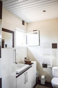 Koupelna v ubytování Maison troglodyte aux Eyzies Périgord