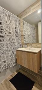 a bathroom with a sink and a mirror at Acogedor Apartamento en Laguna del Mar in La Serena +7 photos