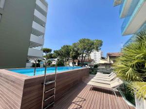 The swimming pool at or close to Apartments in Lignano 21708 Még 9 kép