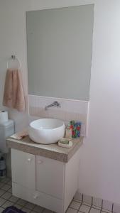 Ένα μπάνιο στο Suite confortavel em Correas Petropolis +8 φωτογραφίες