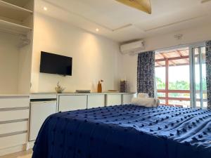 TV a/nebo společenská místnost v ubytování Casa Brisa - WiFi, PISCINA e CAFÉ DA MANHÃ a 520m do CENTRO DE ARRAIAL