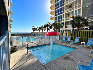 Hồ bơi trong/gần Island Royale