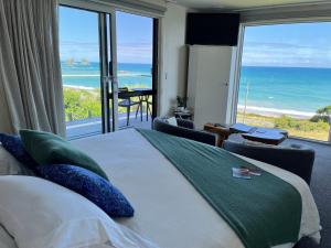 Voodi või voodid majutusasutuse View With A Room NZ - Boutique Beachfront Accommodation on the Great Coast Road toas