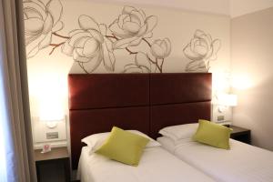 Postel nebo postele na pokoji v ubytování Hotel Villa Nabila