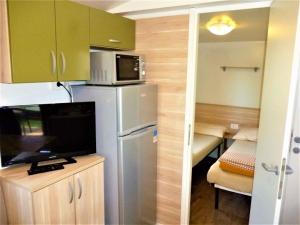 Kuchyň nebo kuchyňský kout v ubytování Mobilehomes in Seline - Paklenica Riviera 6831