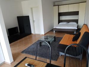Postel nebo postele na pokoji v ubytování Apartments Villa Maslinica