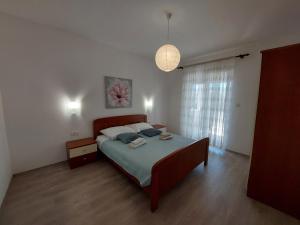Ένα ή περισσότερα κρεβάτια σε δωμάτιο στο Apartments with parking space Nin, Zadar - 5797