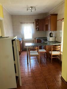 a small kitchen with a table and chairs in it at Fanni Aparmanház in Miskolc