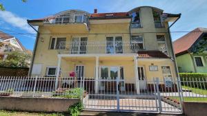 Budova, v ktorej sa apartmán nachádza