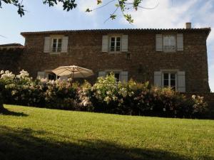 Zahrada ubytování Maison rénovée avec piscine et grand jardin, à 2 km de la Vallée de l'Yon - FR-1-426-329