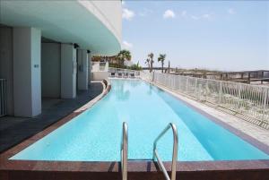 Πισίνα στο ή κοντά στο Island Tower