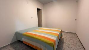 Ένα ή περισσότερα κρεβάτια σε δωμάτιο στο Apartamento com 2 quartos