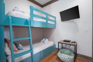 Gallery image of Four C's Retreat - Lavish Home with Private Boardwalk Access to the Beach in Blue Mountain Beach +49 photos