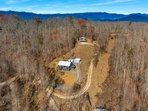 Fotografie z fotogalerie ubytování Skytop Summit-Hot Tub-Firepit-Big Views v destinaci Bryson City