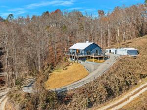 Fotografie z fotogalerie ubytování Skytop Summit-Hot Tub-Firepit-Big Views v destinaci Bryson City