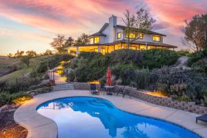 a house with a swimming pool in front of a house at Mira Vista Manor in Paso Robles