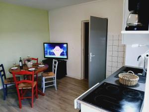 Küche/Küchenzeile in der Unterkunft Apartment Barbat 22