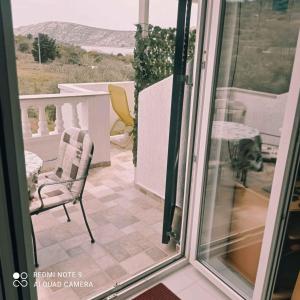 Ein Balkon oder eine Terrasse in der Unterkunft Apartment Barbat 22