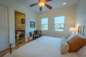 Postel nebo postele na pokoji v ubytování Blue Oak Oasis