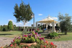 Vonkajšia záhrada v ubytovaní Holiday home in Montecarlo Lucca 23964