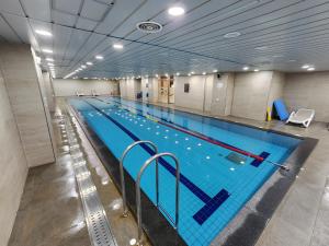 Bazén v ubytování Seogwipo JS Hotel nebo v jeho okolí