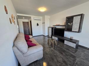 Televisyen dan/atau pusat hiburan di Serenity Suites No 5