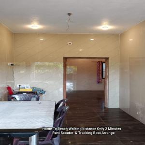 Fotografie z fotogalerie ubytování Arundekar Home Stay In 3 Minutes Walk Beach AC Room v destinaci Gokarna