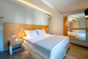 Postel nebo postele na pokoji v ubytování Albatros Hotel