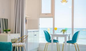 a kitchen with a table and chairs and a window at Goseong 2U Pension in Goseong