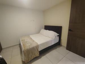 Postel nebo postele na pokoji v ubytování Bonito Apartamento Amoblado en la Mejor Zona