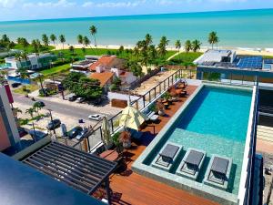 an aerial view of a resort with a swimming pool and the beach at Espaço e conforto em frente ao mar in João Pessoa