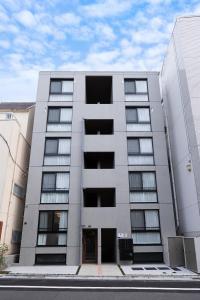 a large white building with a lot of windows at 銀座線徒歩9分 松が谷アパート in Tokyo