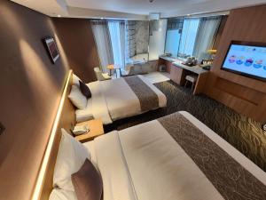 Postel nebo postele na pokoji v ubytování Seogwipo JS Hotel