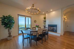 TV a/nebo společenská místnost v ubytování Blue Oak Oasis At Lake Naci