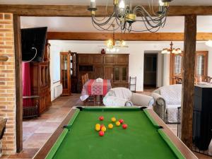 Φωτογραφία από το άλμπουμ του La Grange: Gîte Confort à Briou, 5 Chambres - FR-1-491-471 