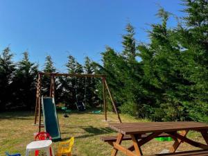 Φωτογραφία από το άλμπουμ του La Grange: Gîte Confort à Briou, 5 Chambres - FR-1-491-471 