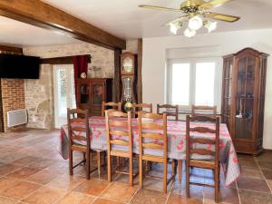 Φωτογραφία από το άλμπουμ του La Grange: Gîte Confort à Briou, 5 Chambres - FR-1-491-471  +27 φωτογραφίες